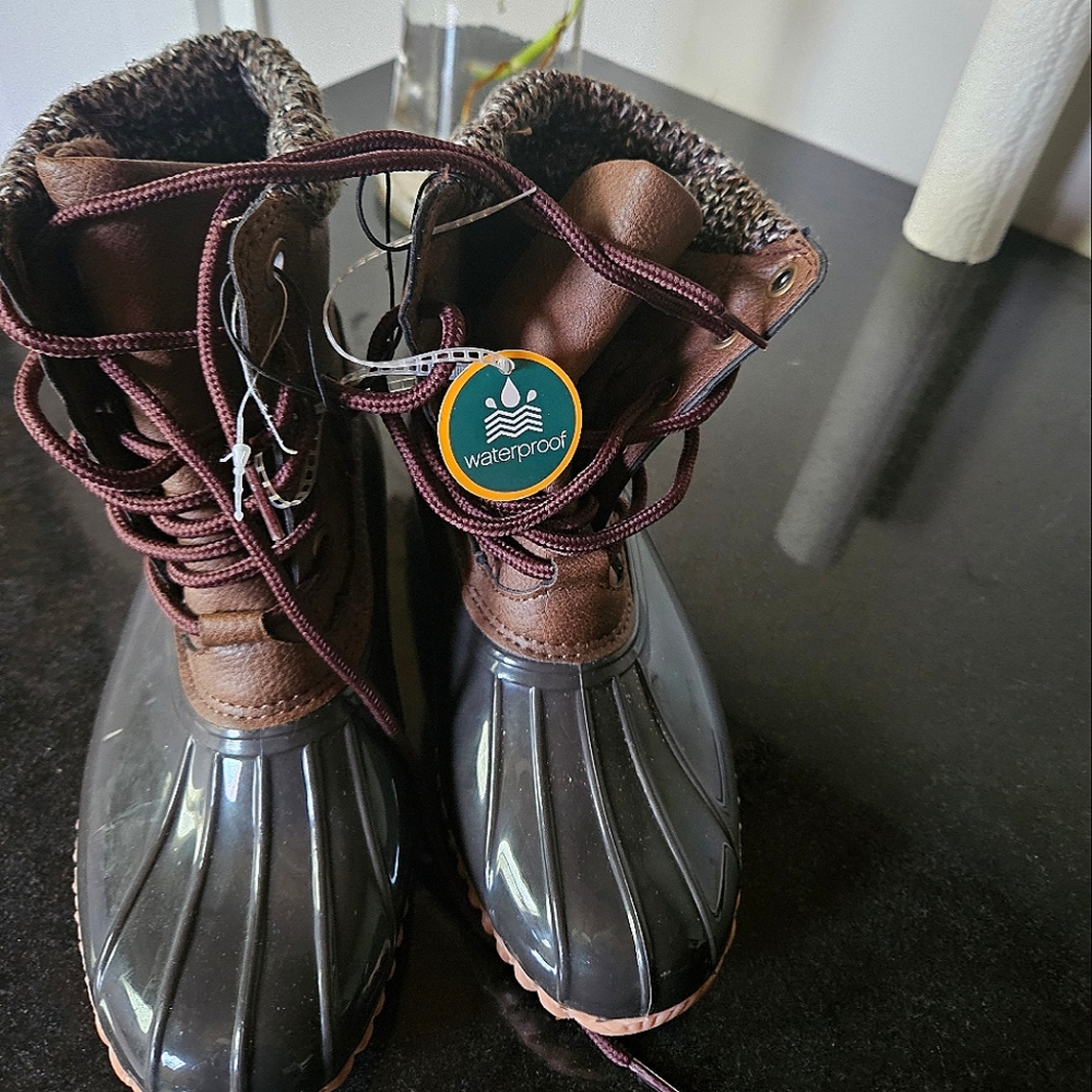 Sports duck boots